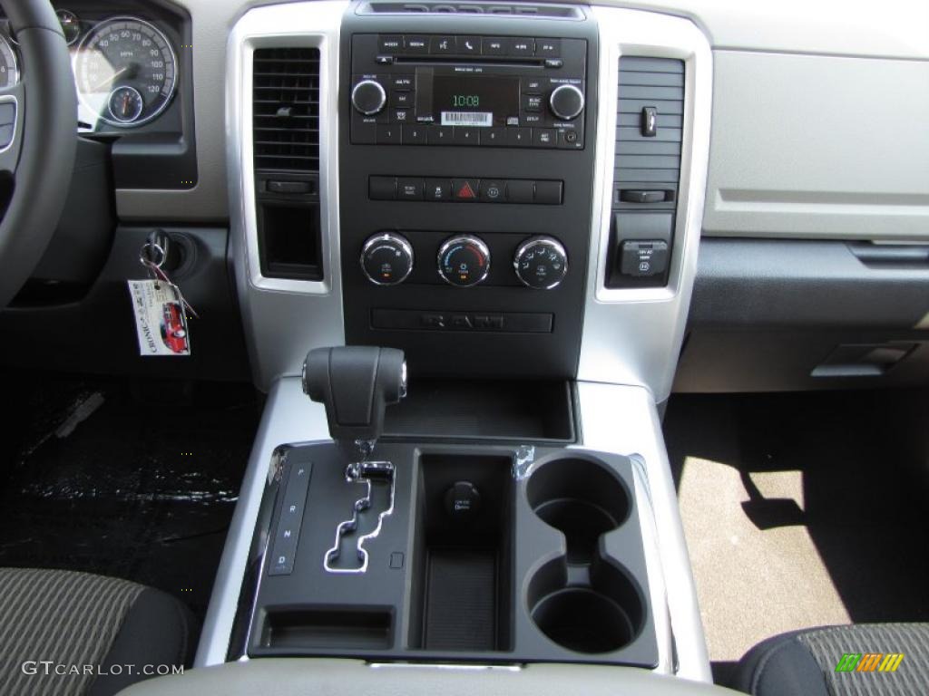 2011 Ram 1500 Big Horn Quad Cab - Brilliant Black Crystal Pearl / Dark Slate Gray/Medium Graystone photo #16