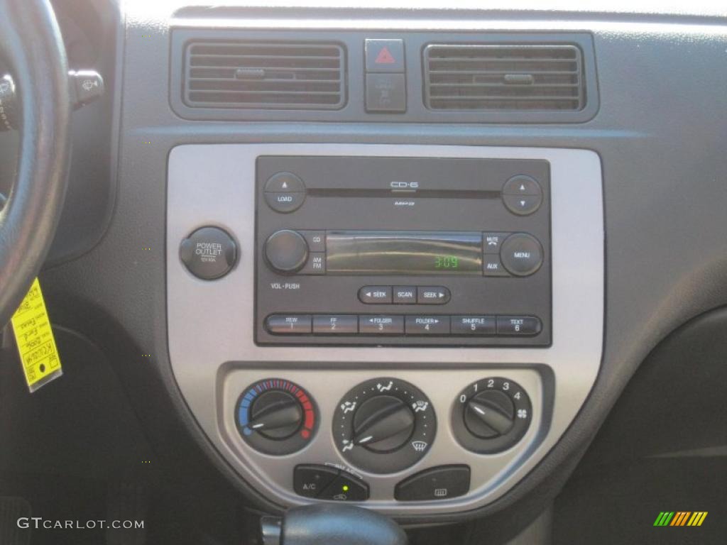 2006 Focus ZX3 SE Hatchback - Sonic Blue Metallic / Charcoal/Light Flint photo #7