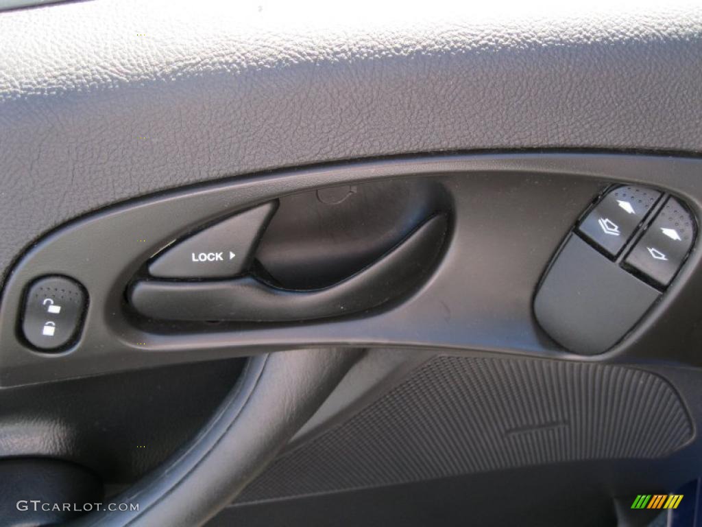 2006 Focus ZX3 SE Hatchback - Sonic Blue Metallic / Charcoal/Light Flint photo #20
