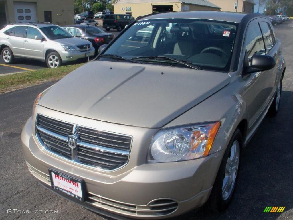 2009 Caliber SXT - Light Sandstone Metallic / Dark Slate Gray photo #1