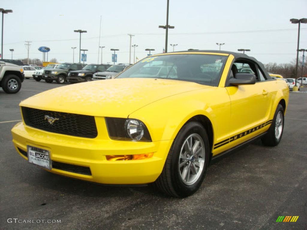 2005 Mustang V6 Premium Convertible - Screaming Yellow / Dark Charcoal photo #2