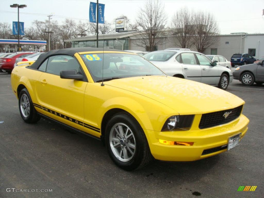 2005 Mustang V6 Premium Convertible - Screaming Yellow / Dark Charcoal photo #3