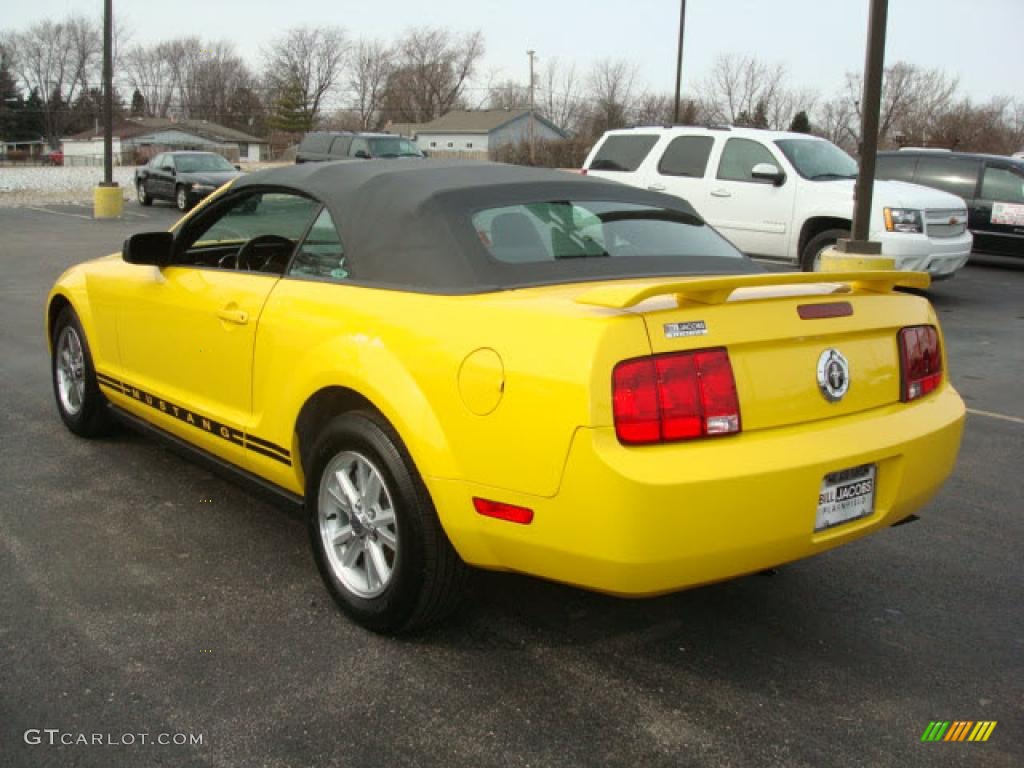 2005 Mustang V6 Premium Convertible - Screaming Yellow / Dark Charcoal photo #7