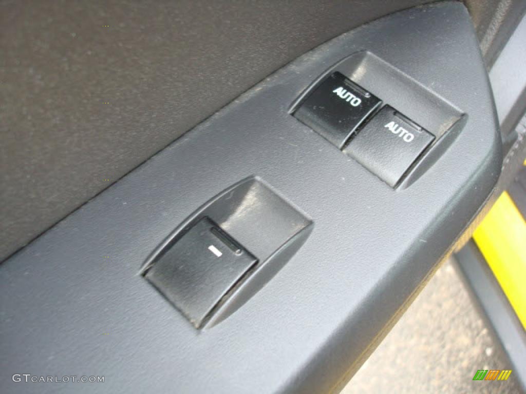 2005 Mustang V6 Premium Convertible - Screaming Yellow / Dark Charcoal photo #12