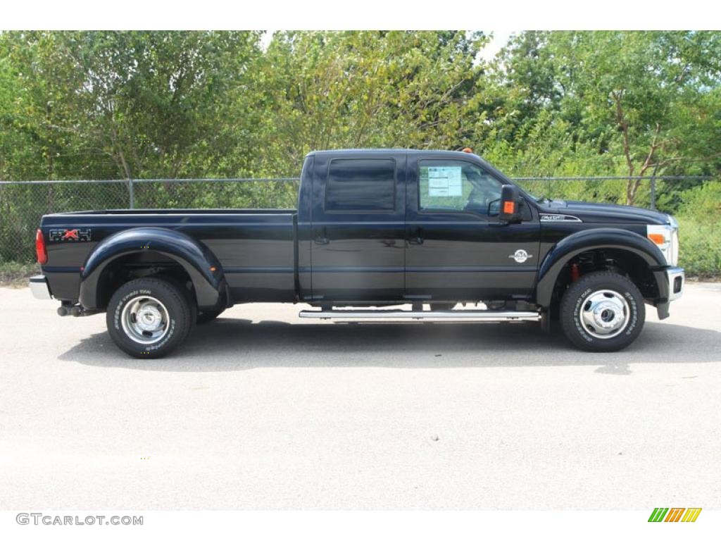 2011 F450 Super Duty Lariat Crew Cab 4x4 Dually - Tuxedo Black Metallic / Black Two Tone photo #2