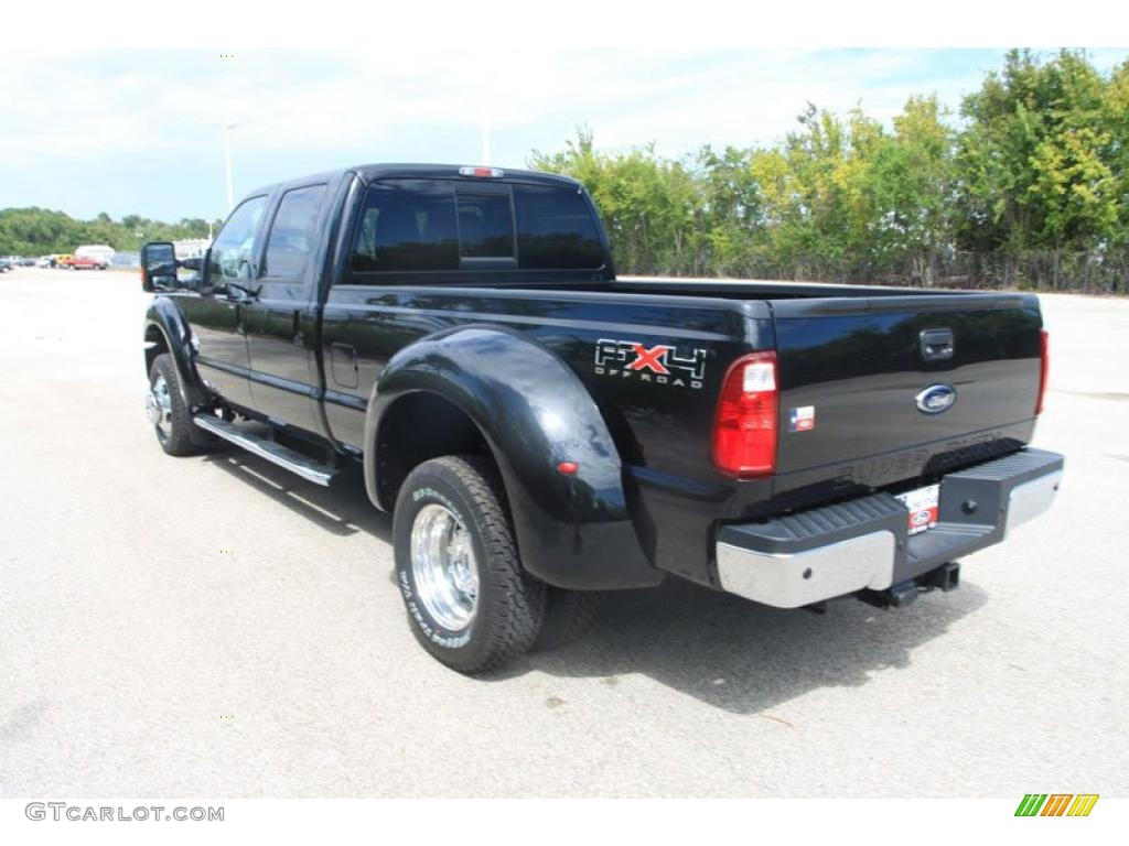 2011 F450 Super Duty Lariat Crew Cab 4x4 Dually - Tuxedo Black Metallic / Black Two Tone photo #14