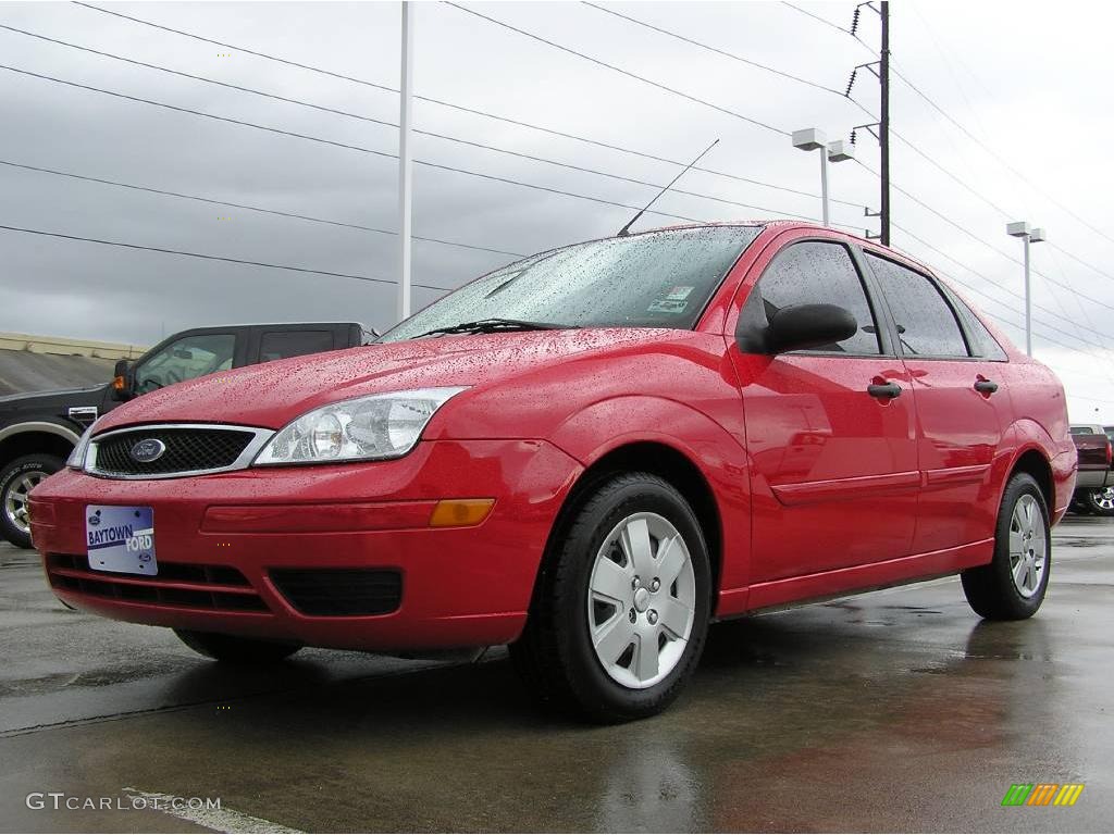 2007 Focus ZX4 SE Sedan - Infra-Red / Dark Pebble/Light Pebble photo #1