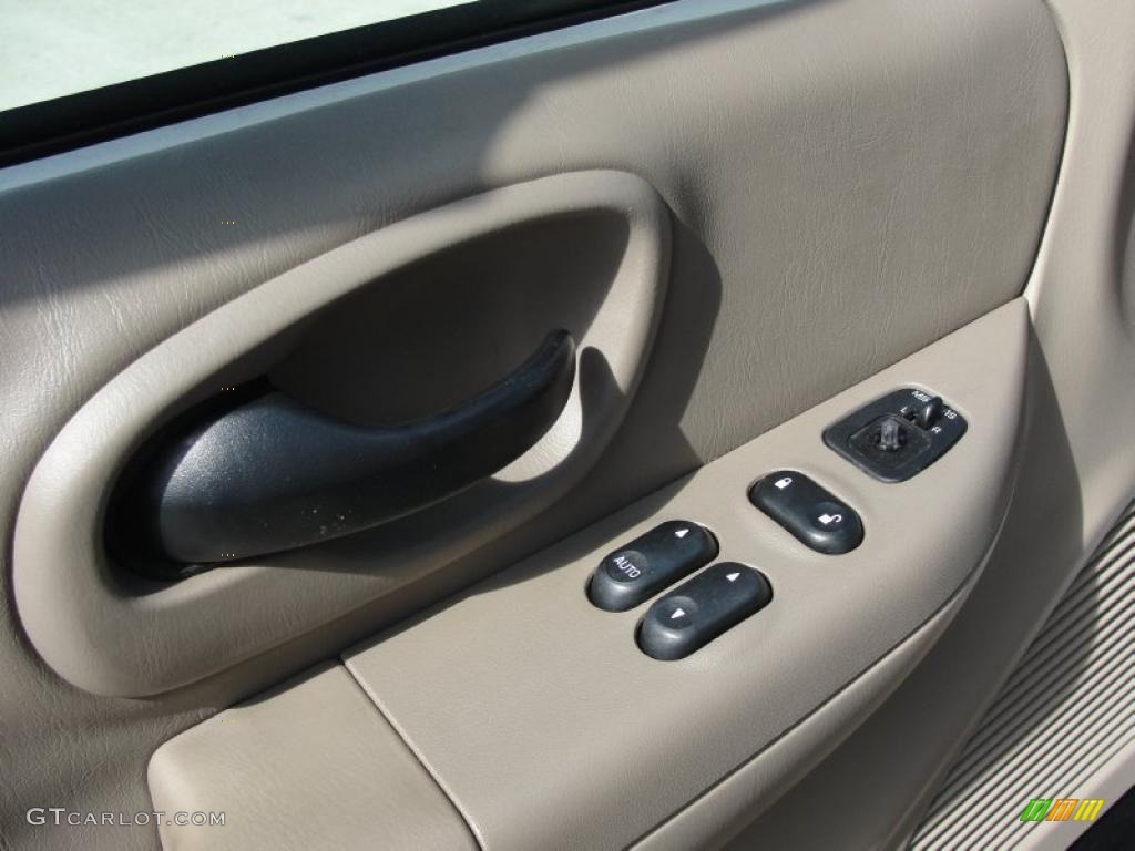 2003 F150 Lariat SuperCab - Toreador Red Metallic / Medium Parchment Beige photo #31