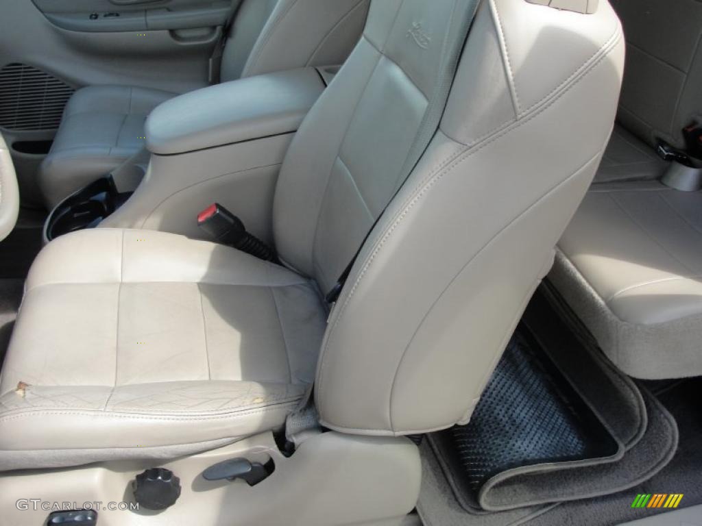 2003 F150 Lariat SuperCab - Toreador Red Metallic / Medium Parchment Beige photo #32