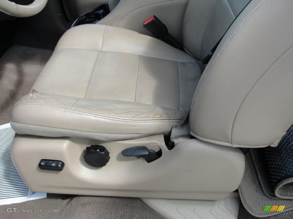 2003 F150 Lariat SuperCab - Toreador Red Metallic / Medium Parchment Beige photo #33