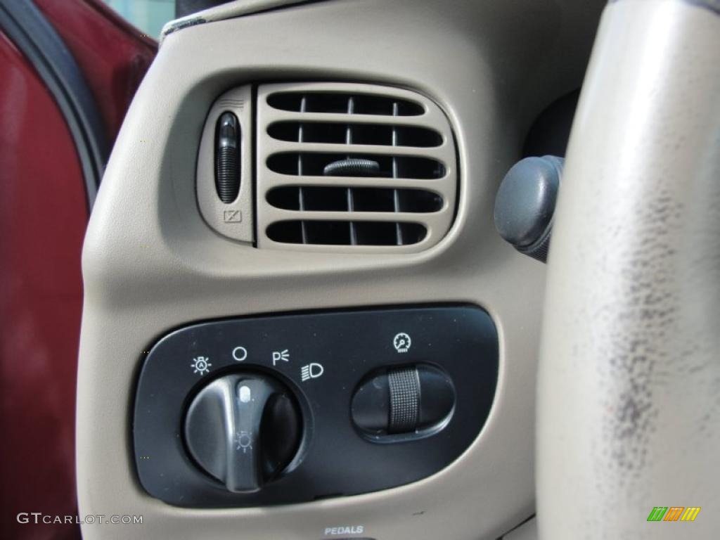 2003 F150 Lariat SuperCab - Toreador Red Metallic / Medium Parchment Beige photo #41