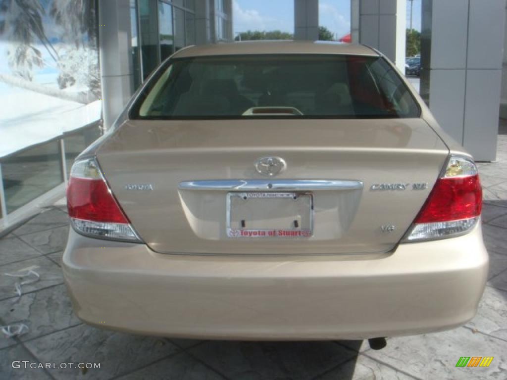 2006 Camry XLE V6 - Desert Sand Mica / Taupe photo #5