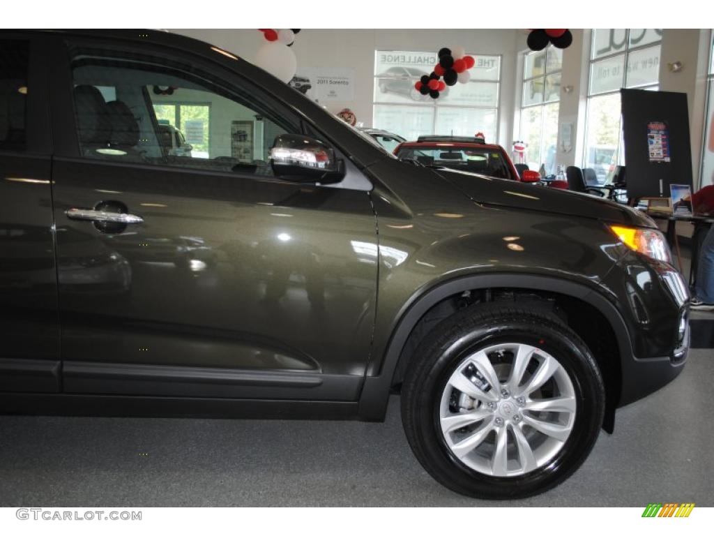 2011 Sorento LX V6 - Tuscan Olive / Black photo #14