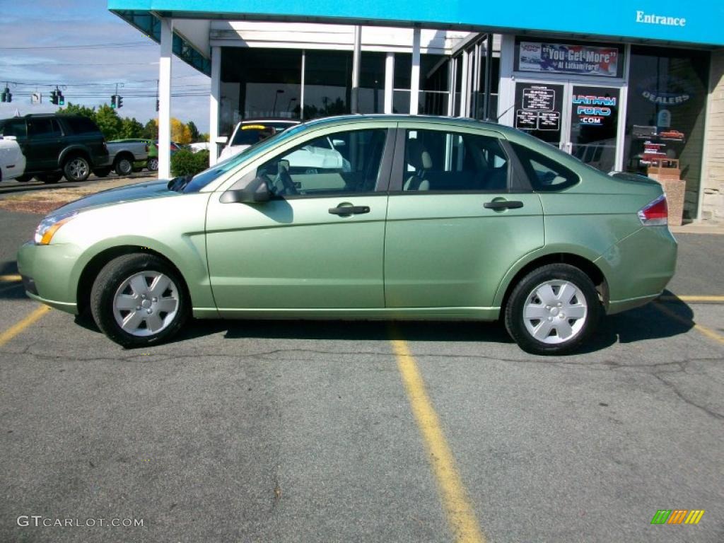 2008 Focus S Sedan - Kiwi Green / Medium Stone photo #2