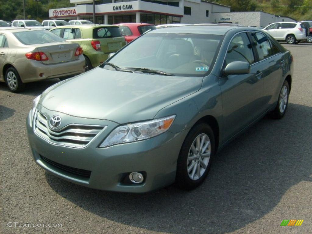 2011 Camry XLE - Aloe Green Metallic / Bisque photo #3