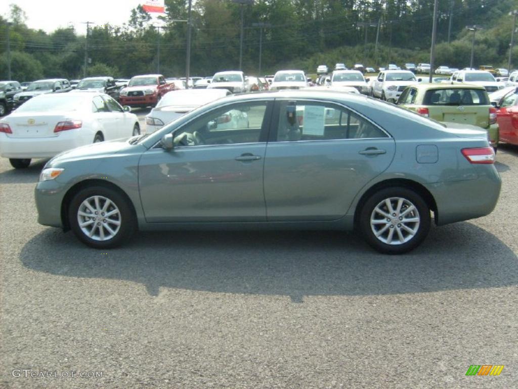 2011 Camry XLE - Aloe Green Metallic / Bisque photo #4