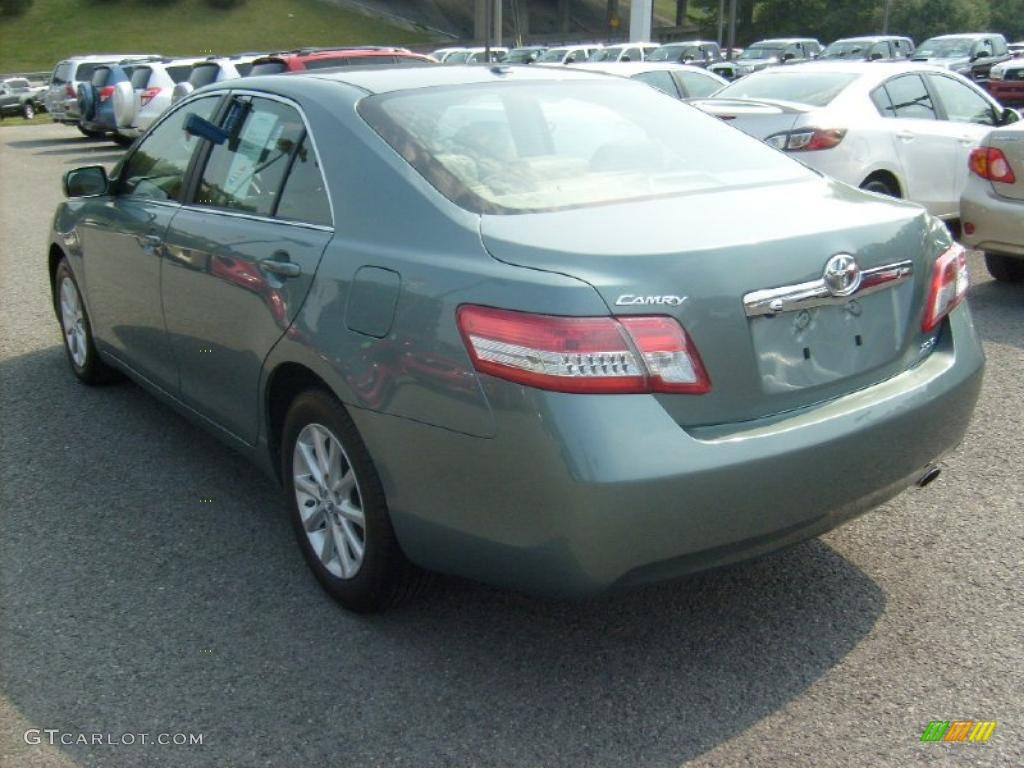 2011 Camry XLE - Aloe Green Metallic / Bisque photo #5