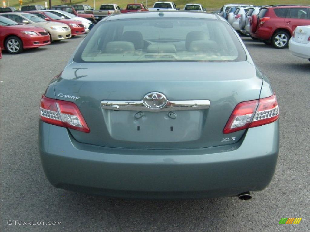 2011 Camry XLE - Aloe Green Metallic / Bisque photo #6