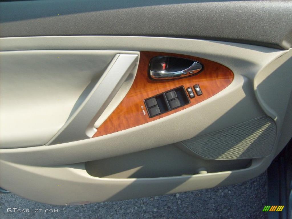 2011 Camry XLE - Aloe Green Metallic / Bisque photo #12