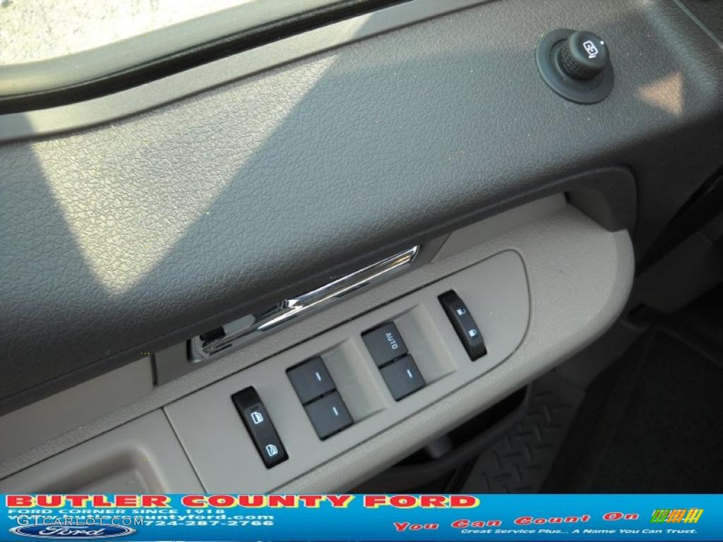 2010 F150 XLT SuperCab 4x4 - Dark Blue Pearl Metallic / Medium Stone photo #21