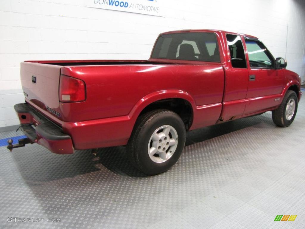 1999 S10 LS Extended Cab 4x4 - Dark Cherry Red Metallic / Graphite photo #4