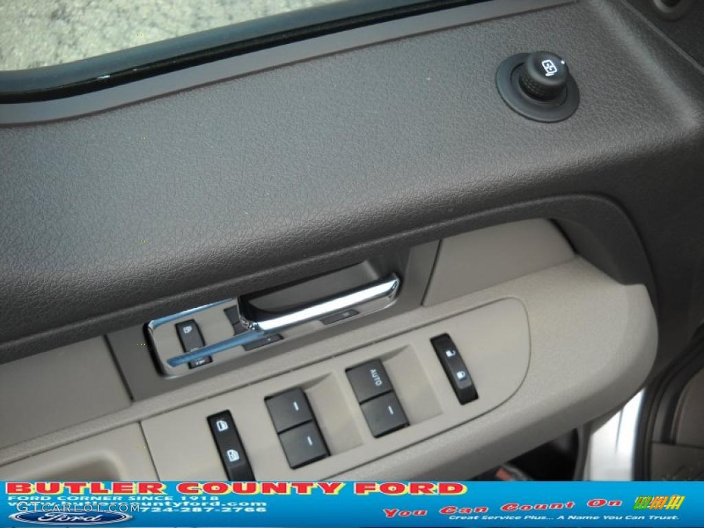 2010 F150 XLT SuperCab 4x4 - Ingot Silver Metallic / Medium Stone photo #21