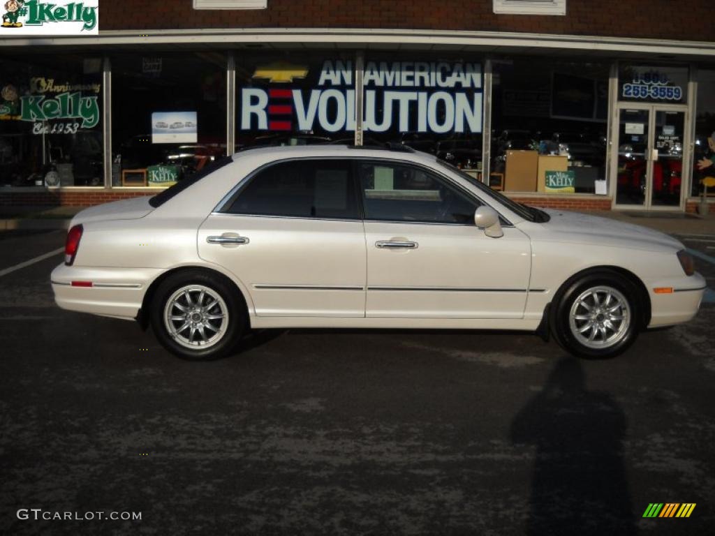 2002 XG350 L Sedan - Ivory White Pearl / Black photo #2