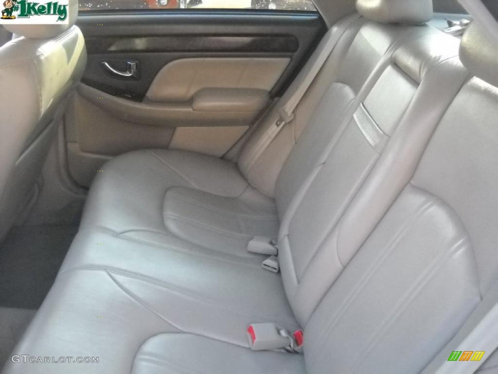 2002 XG350 L Sedan - Ivory White Pearl / Black photo #12