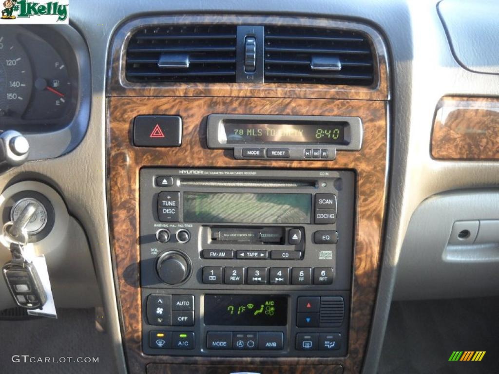 2002 XG350 L Sedan - Ivory White Pearl / Black photo #16