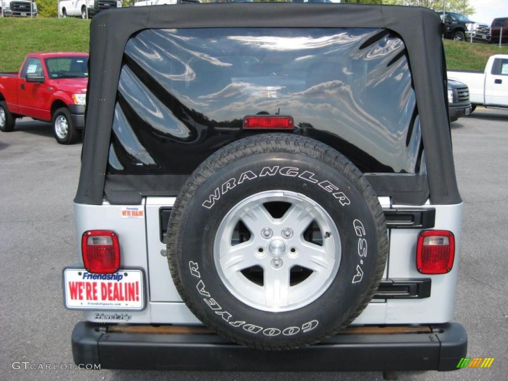 2004 Wrangler Unlimited 4x4 - Bright Silver Metallic / Dark Slate Gray photo #7