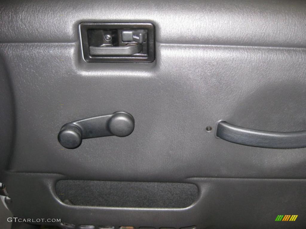 2004 Wrangler Unlimited 4x4 - Bright Silver Metallic / Dark Slate Gray photo #21