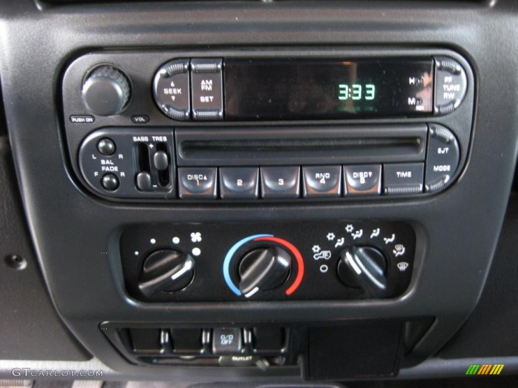 2004 Wrangler Unlimited 4x4 - Bright Silver Metallic / Dark Slate Gray photo #23