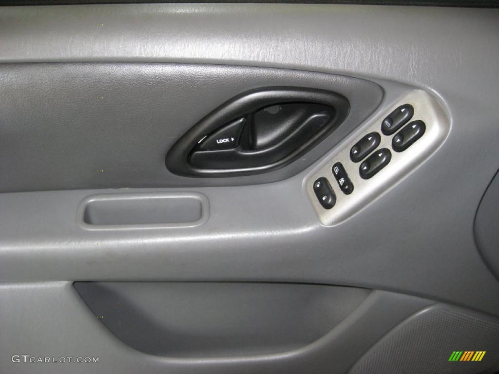 2003 Escape XLT V6 4WD - Oxford White / Medium Dark Flint photo #18
