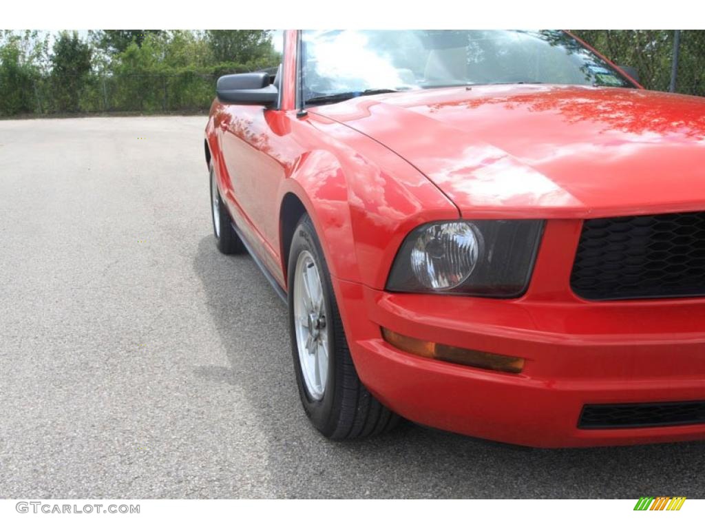 2006 Mustang V6 Premium Convertible - Torch Red / Light Parchment photo #10