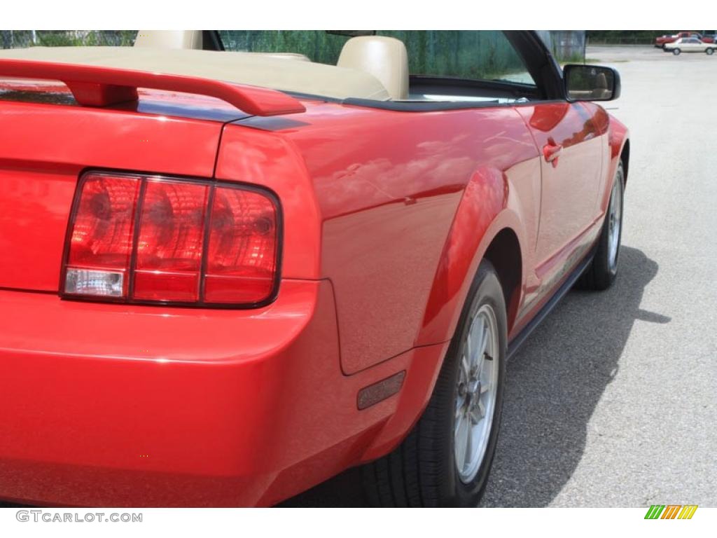 2006 Mustang V6 Premium Convertible - Torch Red / Light Parchment photo #13