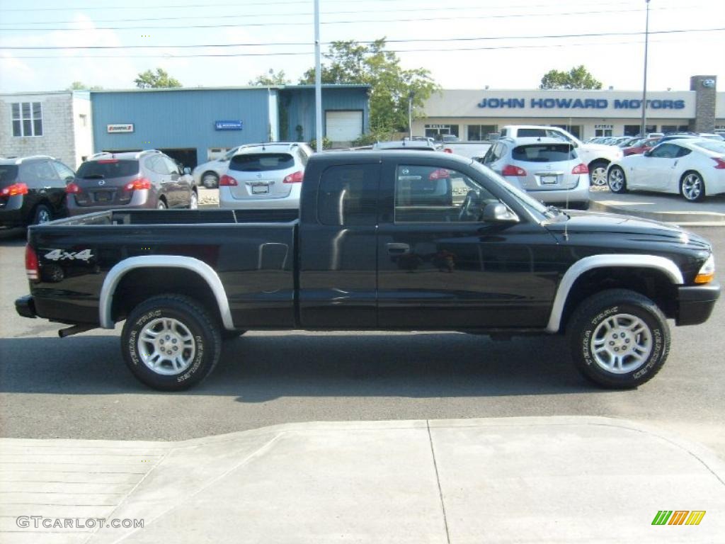 2004 Dakota Sport Club Cab 4x4 - Black / Dark Slate Gray photo #10