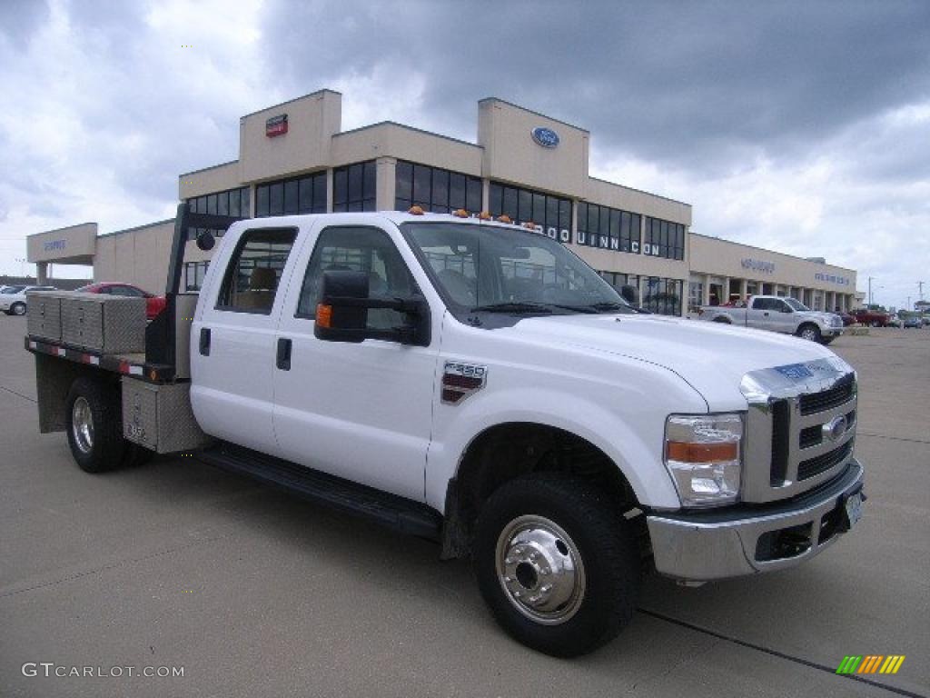 2008 F350 Super Duty XLT Crew Cab 4x4 Chassis - Oxford White / Camel photo #1