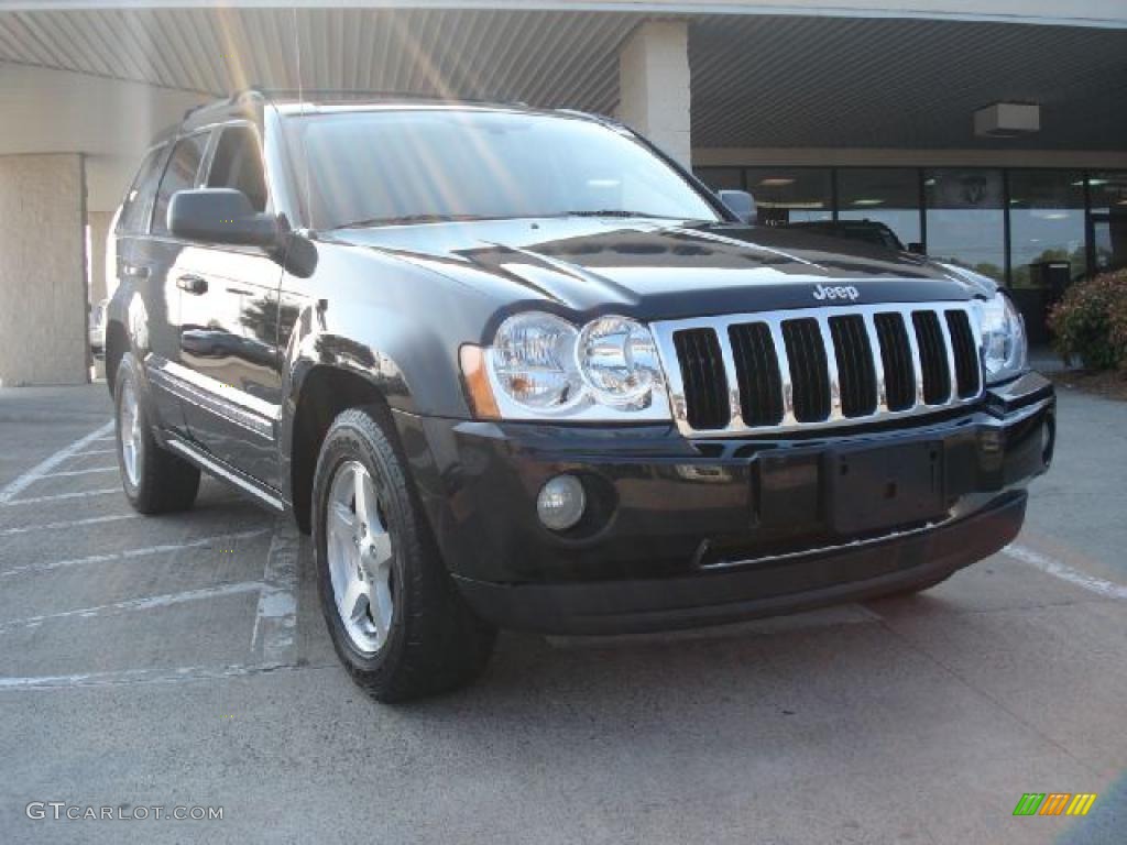 2005 Grand Cherokee Limited 4x4 - Brilliant Black Crystal Pearl / Medium Slate Gray photo #1