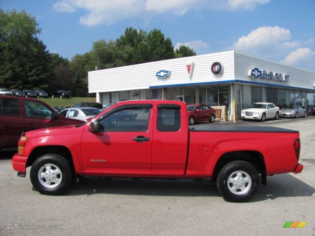 2004 Colorado LS Extended Cab 4x4 - Victory Red / Very Dark Pewter photo #2