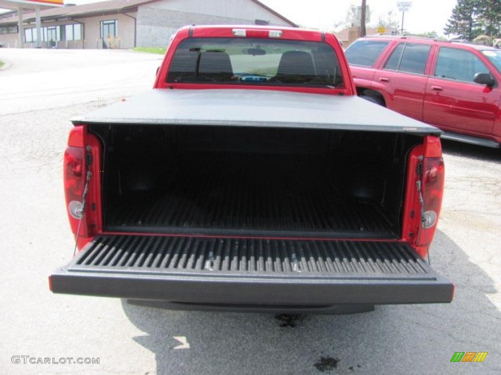 2004 Colorado LS Extended Cab 4x4 - Victory Red / Very Dark Pewter photo #6