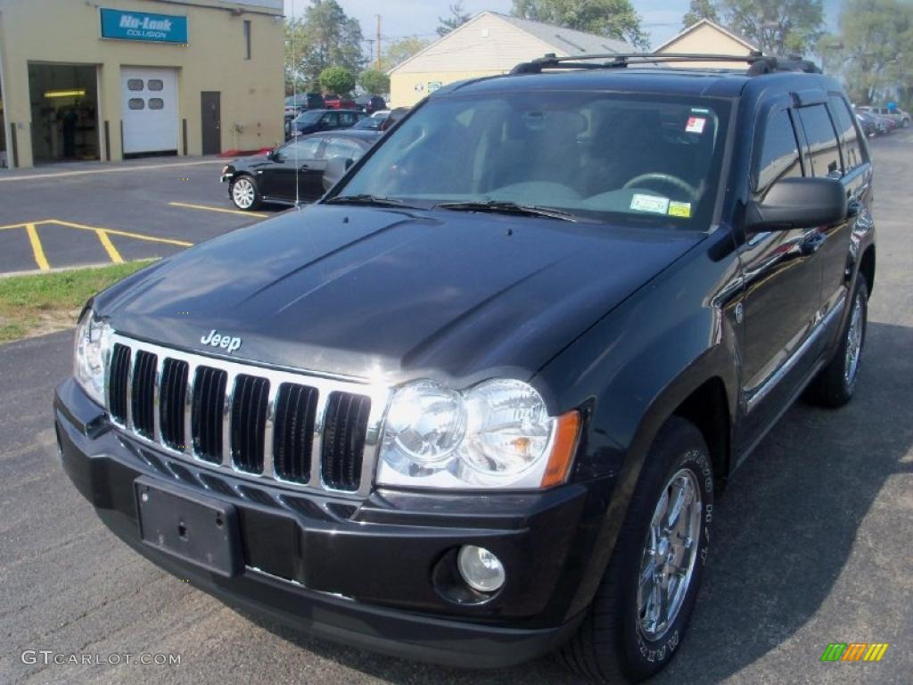 2005 Grand Cherokee Limited 4x4 - Brilliant Black Crystal Pearl / Medium Slate Gray photo #1