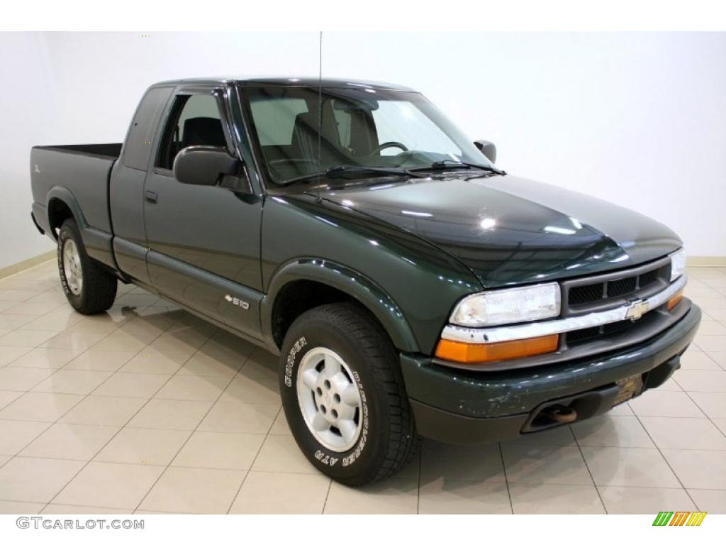 2002 S10 LS Extended Cab 4x4 - Forest Green Metallic / Graphite photo #1