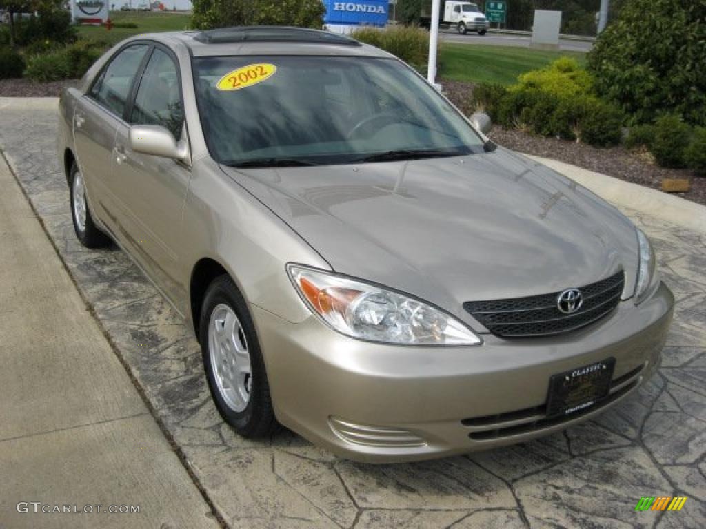 2002 Camry LE V6 - Desert Sand Mica / Taupe photo #1