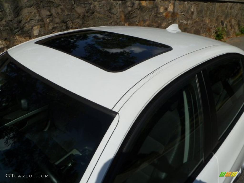 2008 3 Series 335i Sedan - Alpine White / Black photo #14