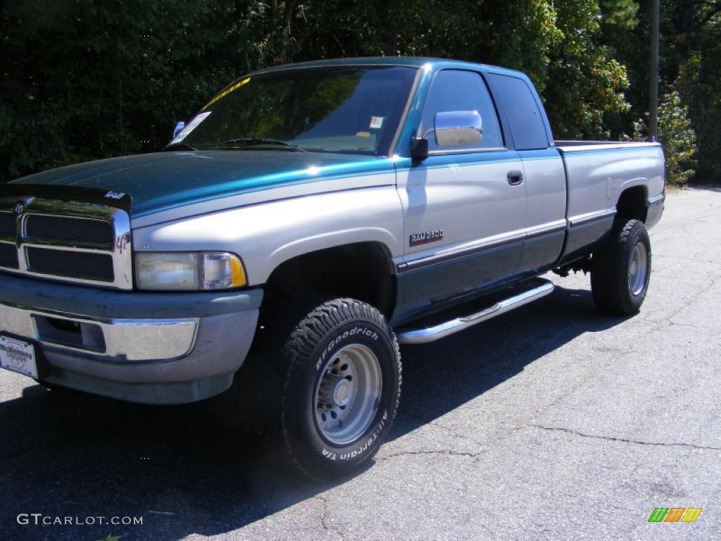 1997 Ram 2500 ST Extended Cab 4x4 - Emerald Green Metallic / Taupe photo #1