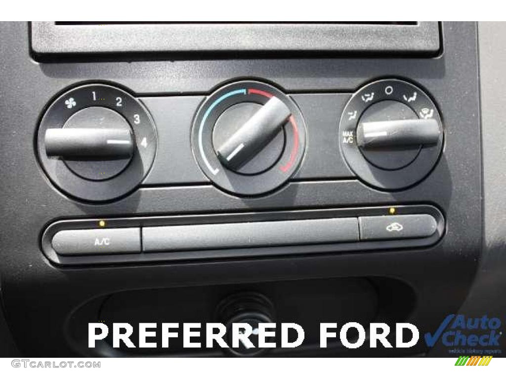 2006 F150 STX Regular Cab 4x4 - Black / Medium/Dark Flint photo #13