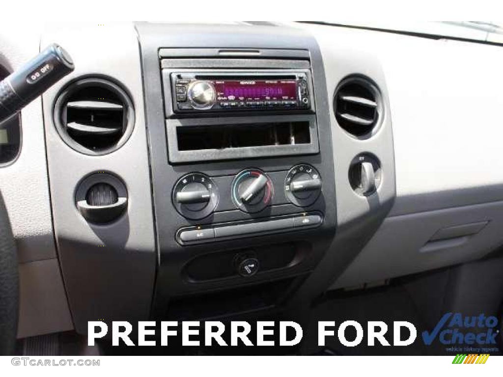 2006 F150 STX Regular Cab 4x4 - Black / Medium/Dark Flint photo #19