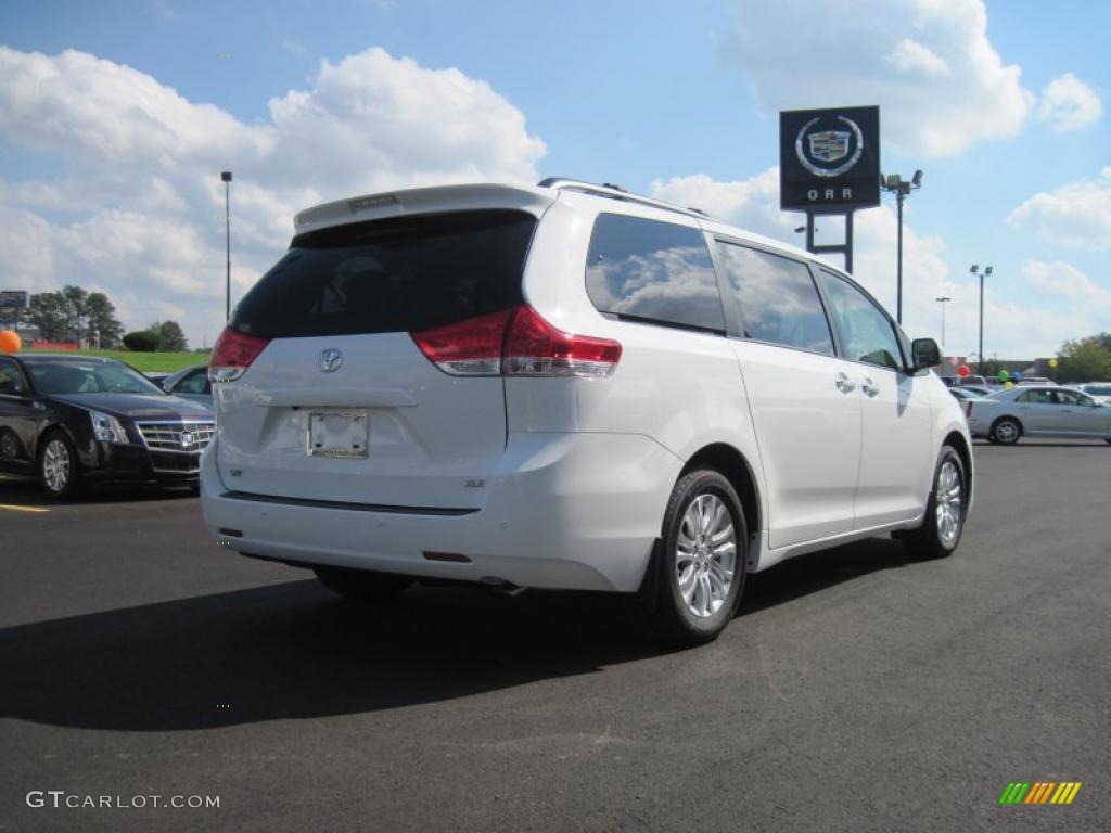 2011 Sienna XLE - Super White / Light Gray photo #5