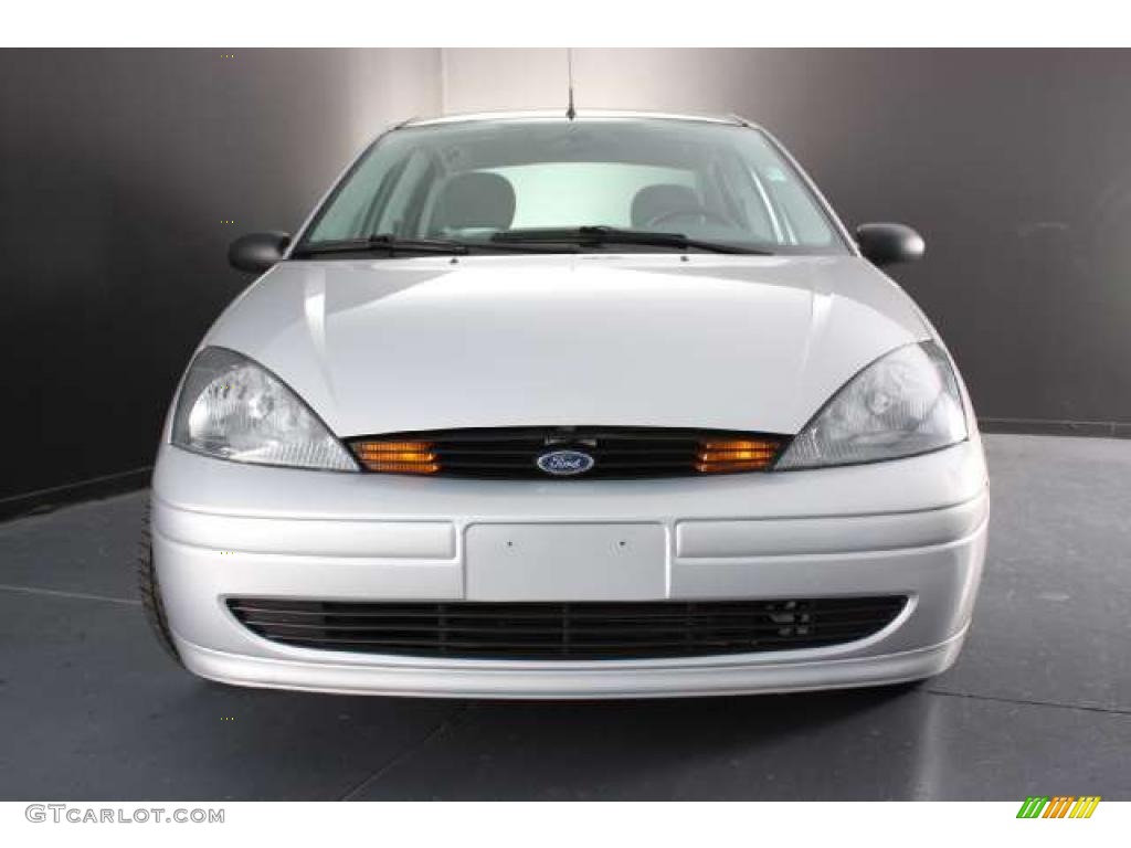 2003 Focus SE Sedan - CD Silver Metallic / Medium Graphite photo #3