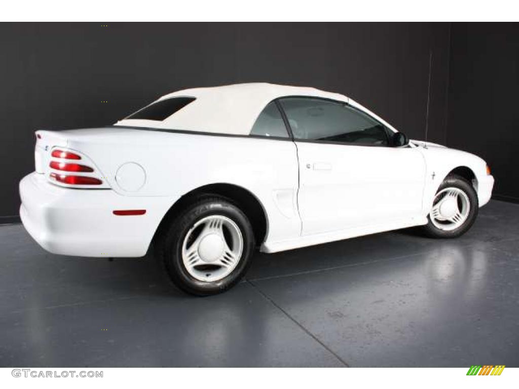 1994 Mustang V6 Convertible - Crystal White / Grey photo #23